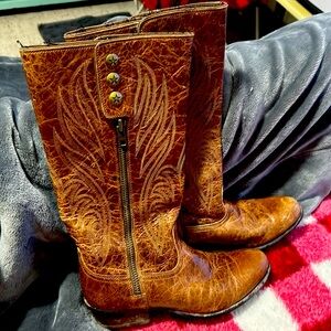 Gorgeous ariat womens boots!!!